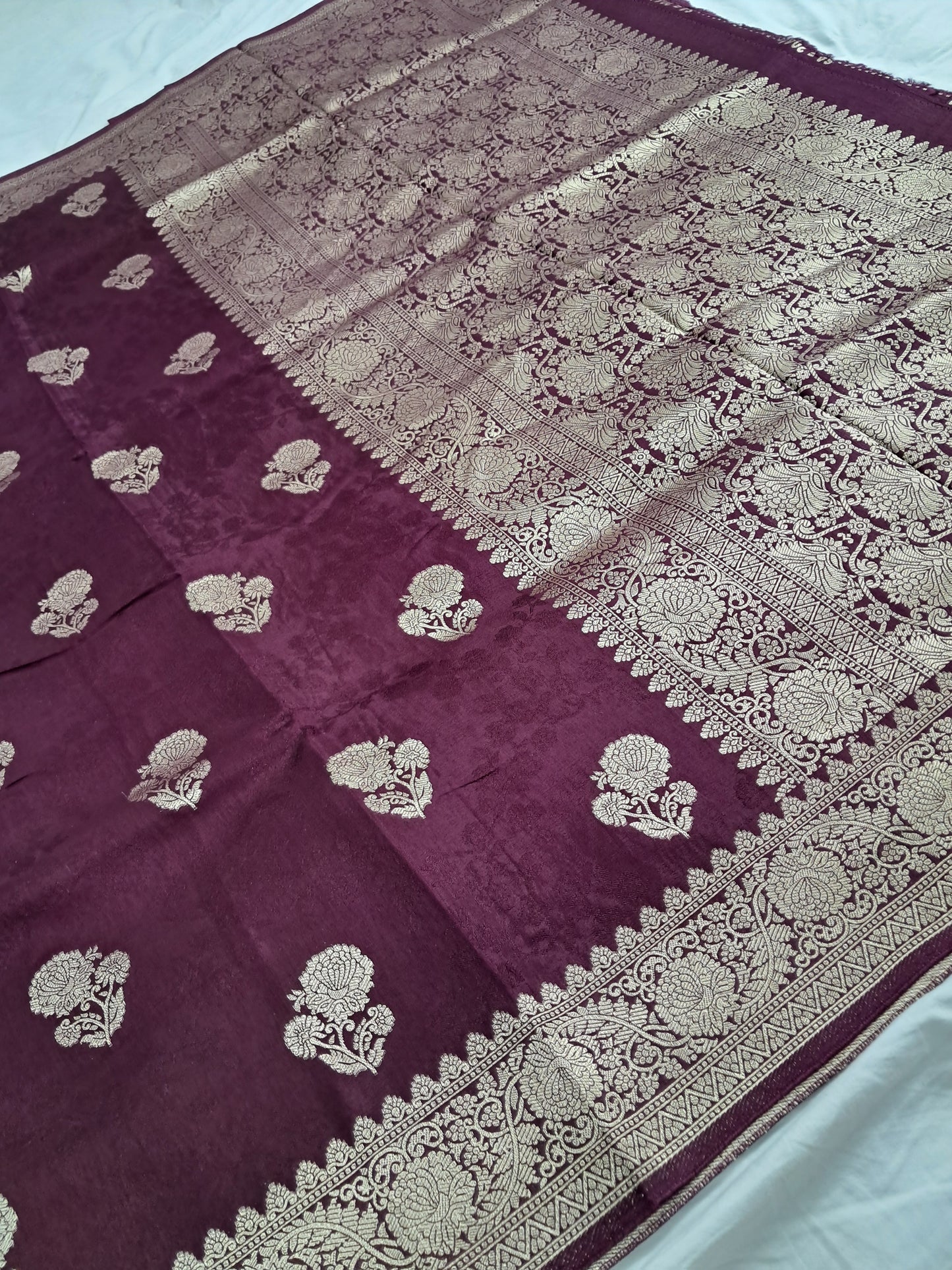 Wine Tanchui Buti Saree