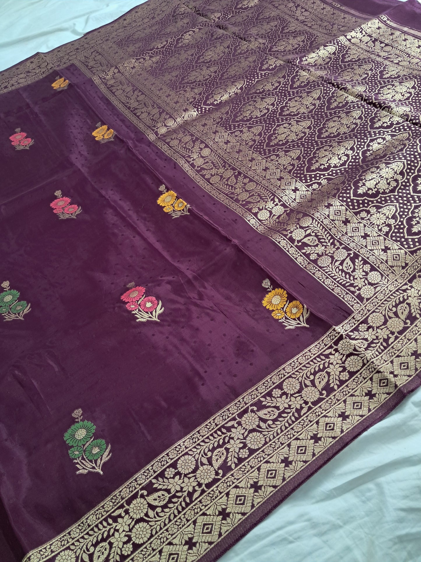 Wine Meena Buti H.O Saree