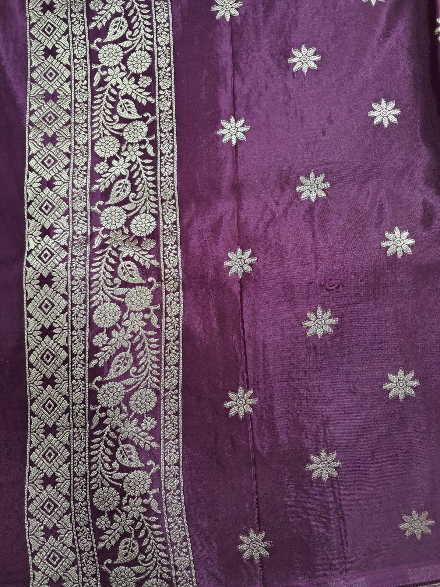 Wine Meena Buti H.O Saree